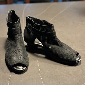 Earth Suede Bootie Sandal Size 11